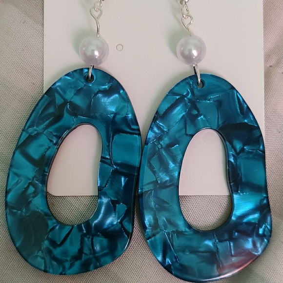 Earrings - Picture 1 of 2